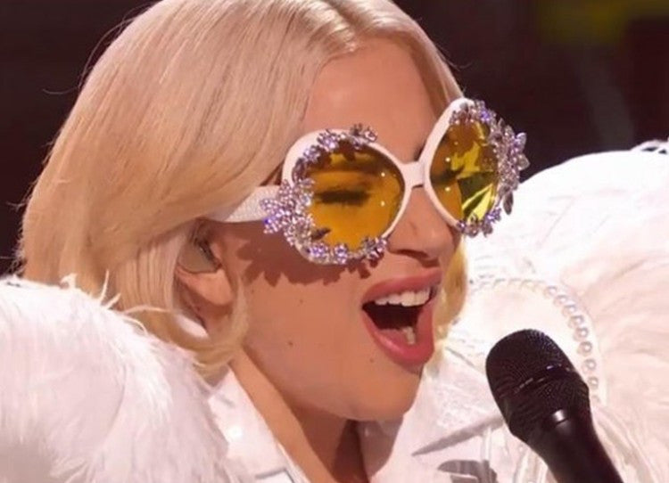 LAS GAFAS DE SOL QUE SOLO LADY GAGA SE ATREVE A PONER